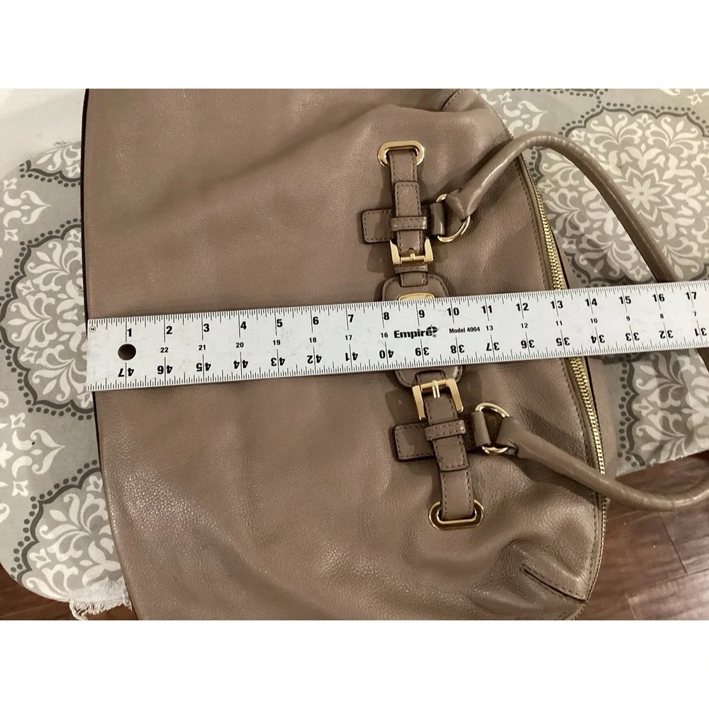 Authentic Michael Kors Hamilton Satchel Beautiful taupe 